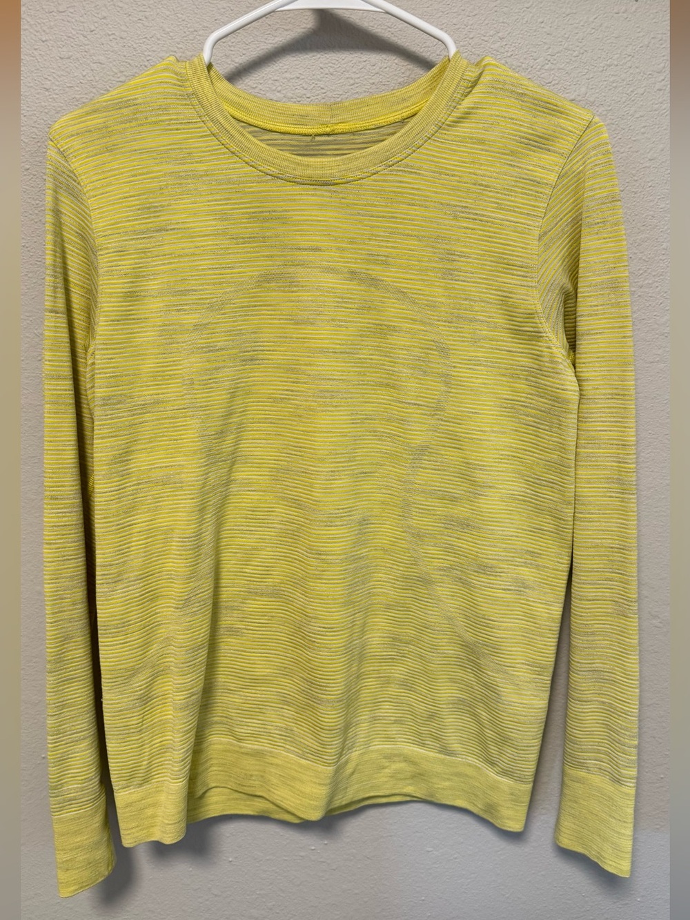Lululemon swiftly relaxed long sleeve size 6